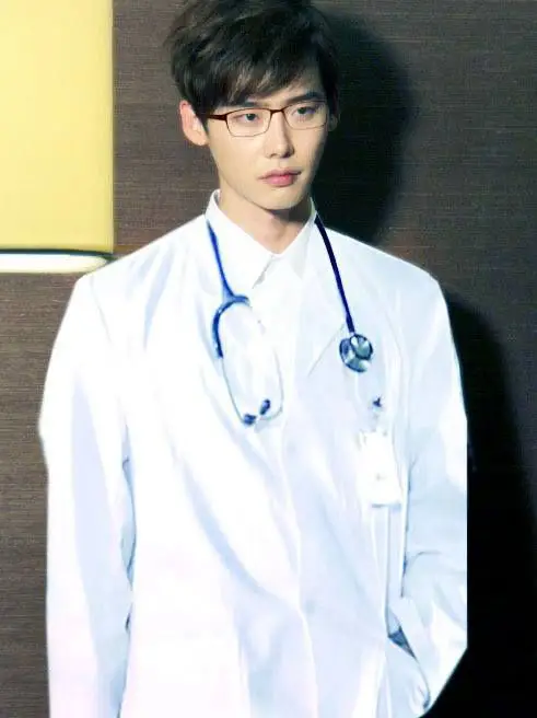 Lee Jong Suk sebagai Park Hoon dalam drama Doctor Stranger