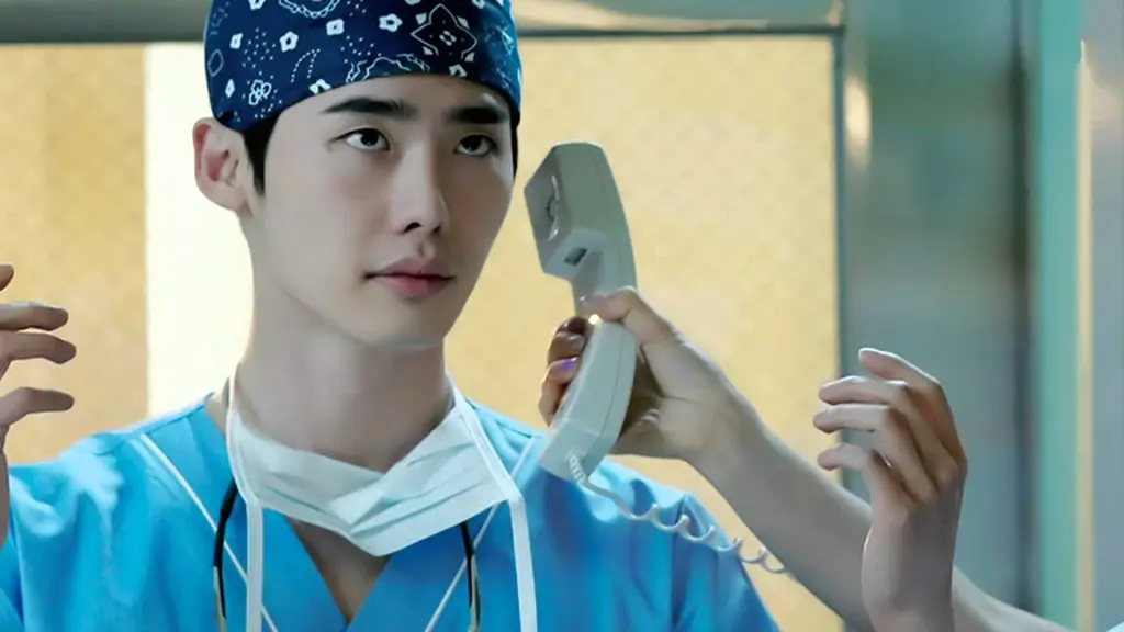 Lee Jong Suk sebagai Park Hoon dalam drama Doctor Stranger