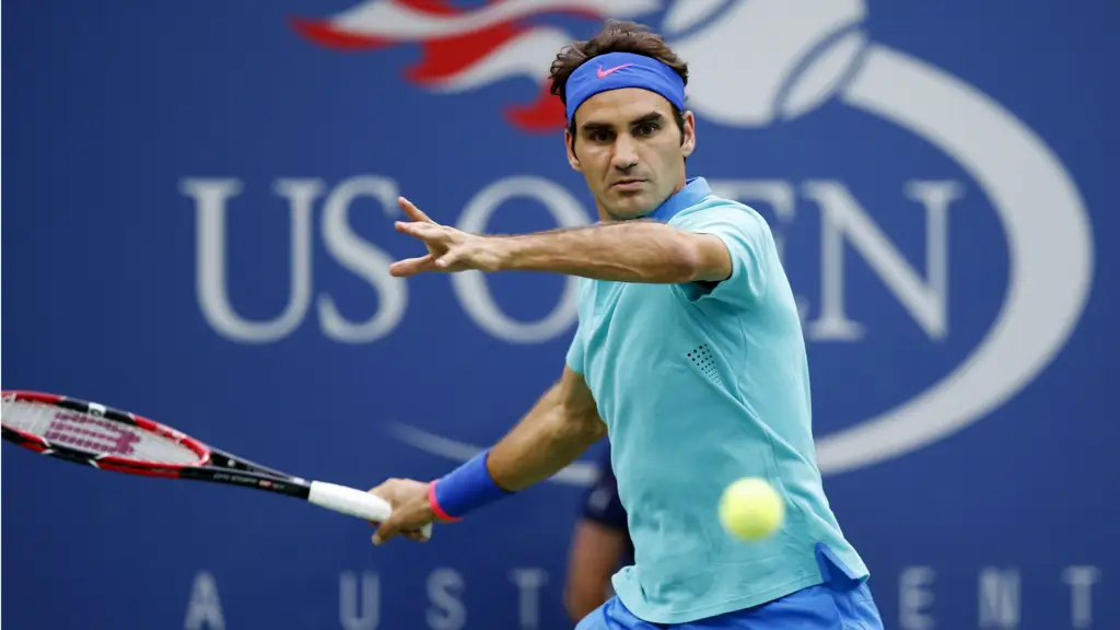 Foto Roger Federer bermain tenis