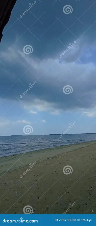 Pantai-pantai indah di Indonesia yang sepi di low season