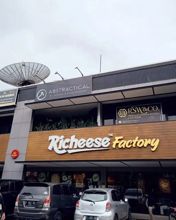 Gambar gerai Richeese Factory di Indonesia