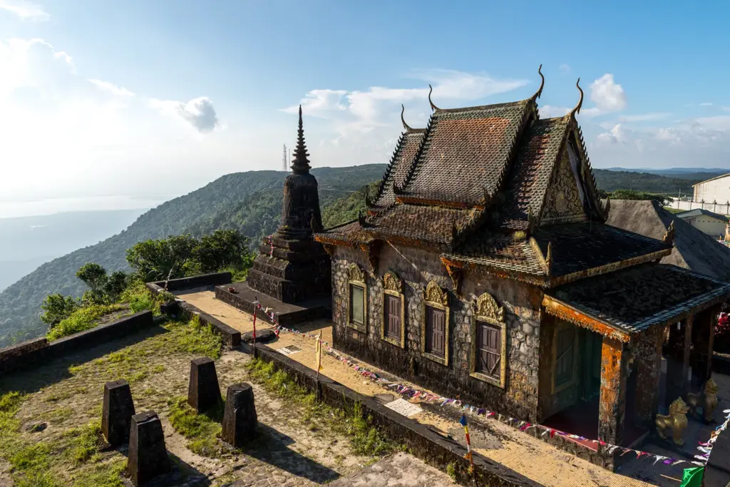 Pemandangan matahari terbenam di pantai Kampot, Kamboja