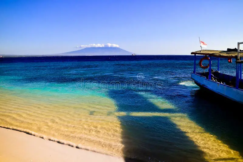 Pemandangan matahari terbenam di pantai Bandar Lampung