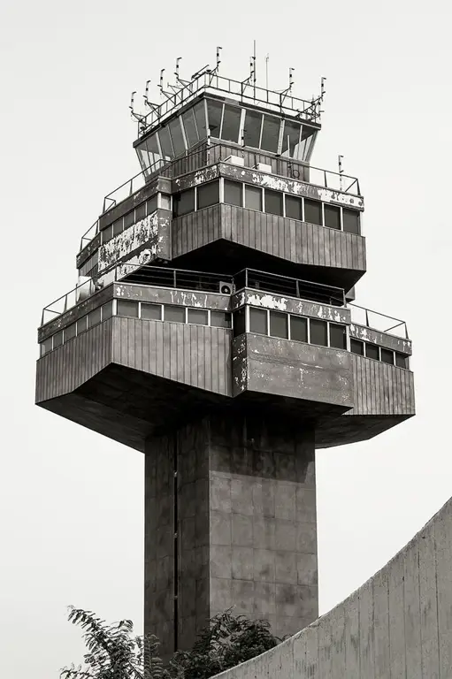 Menara pengawas Bandar Udara Atang Senjaya