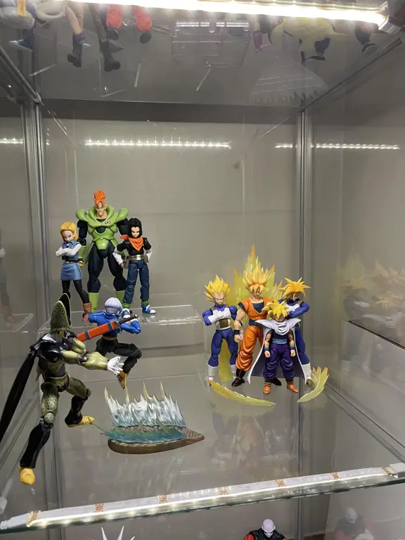 Contoh display figure SHF Anime yang tertata rapi