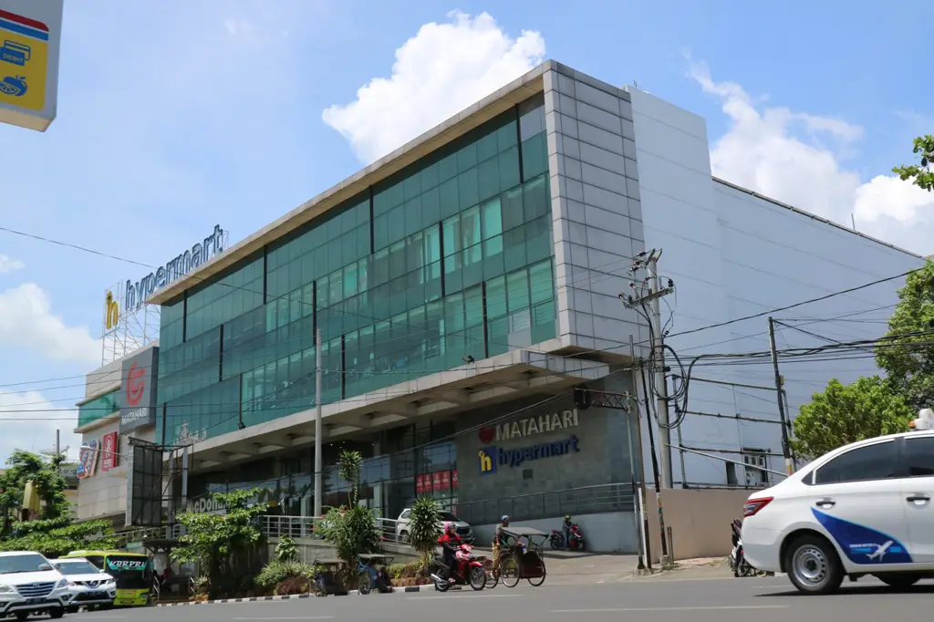 Gedung perkantoran modern di Bandar Lampung