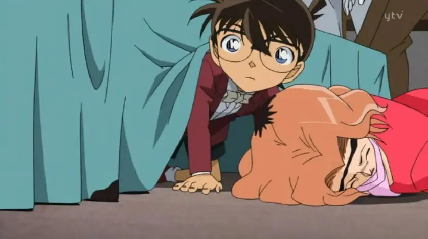 Teman-teman sedang menonton Detective Conan bersama-sama