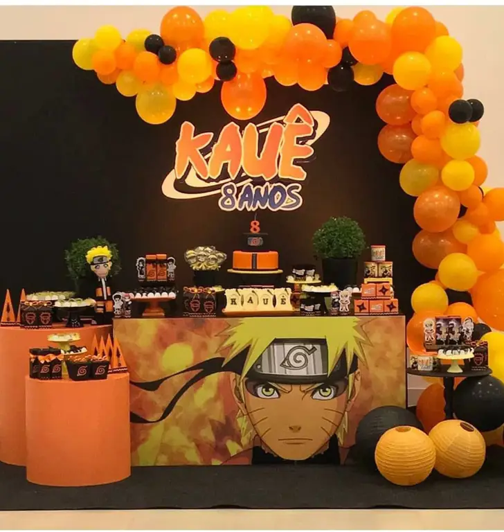 Gambar orang-orang menonton Naruto Shippuden bersama-sama