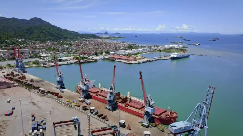 Pemandangan Kota Bandar Lampung dari atas Fly Over Pahoman