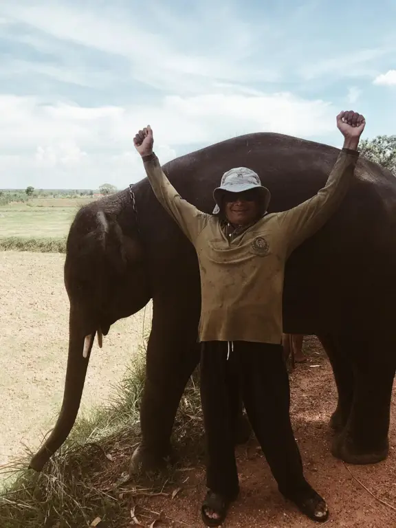 Sukarelawan di Suaka Gajah