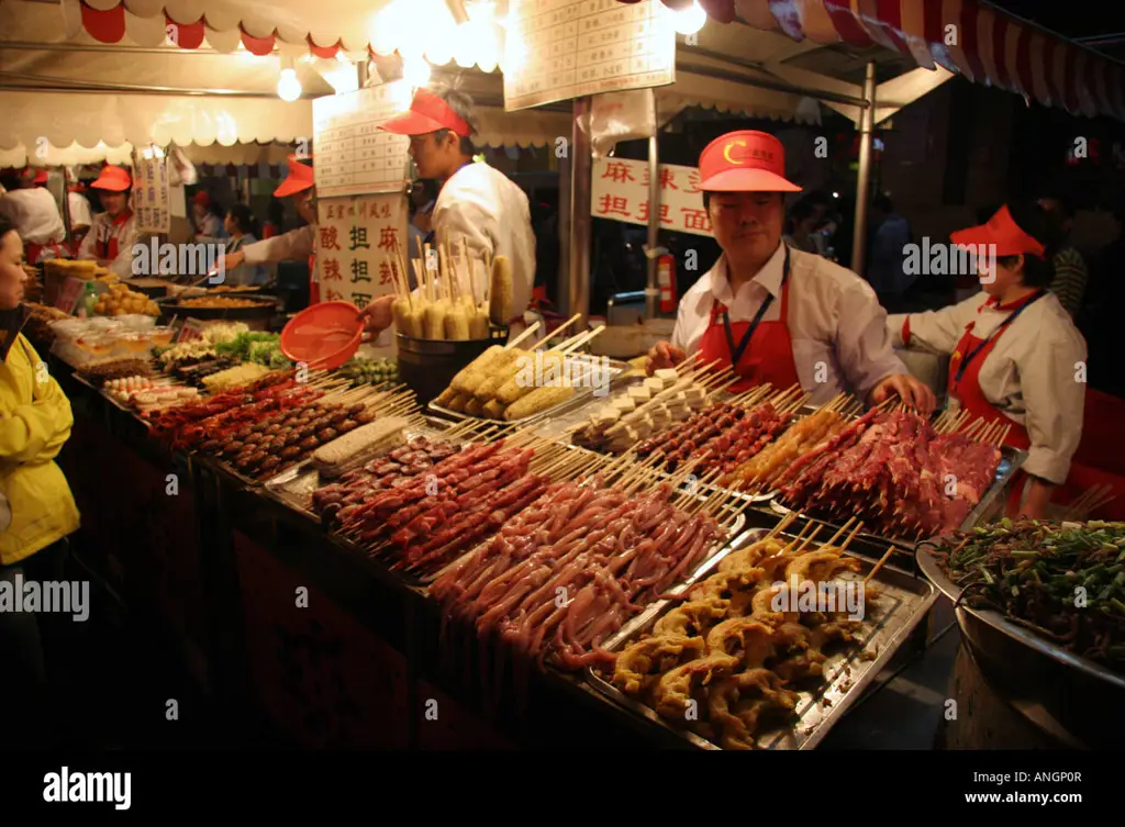 Warung-warung makanan di pasar malam Bandar Lampung