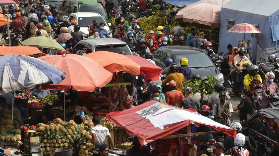 Suasana Pasar Tradisional di Tanjung Senang