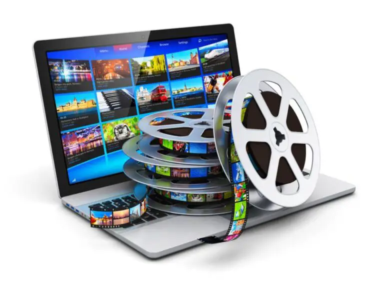 Menonton film secara online Seorang yang menonton film di laptop