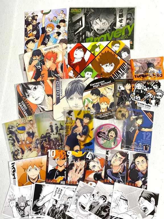 Gambar berbagai merchandise Haikyuu!! seperti figure, kaos, dan lainnya.