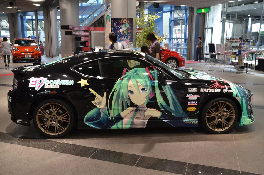 Gambar mobil anime modifikasi dengan gaya unik dan detail yang menarik