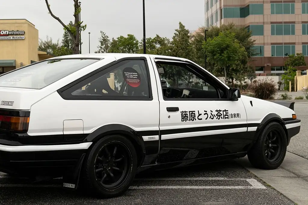 Gambar AE86 Trueno, mobil ikonik dari Initial D