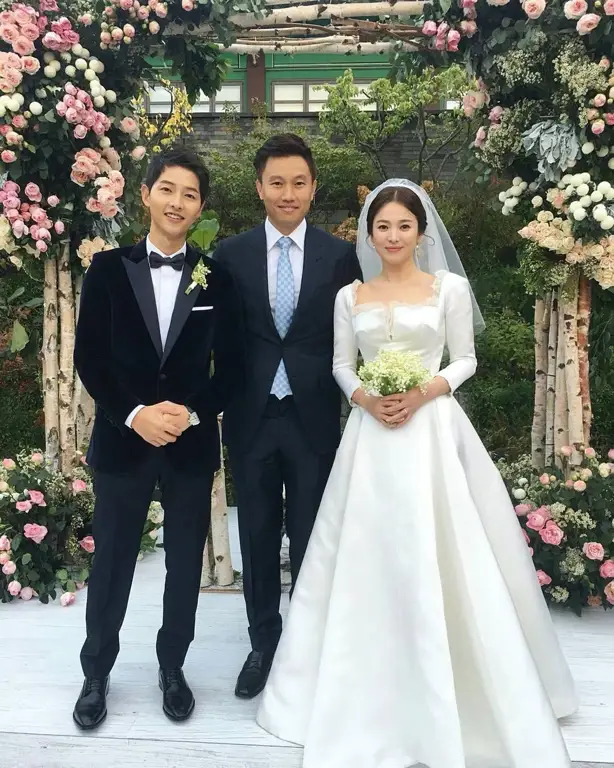 Ciuman Song Joong Ki dan Song Hye Kyo yang ikonik