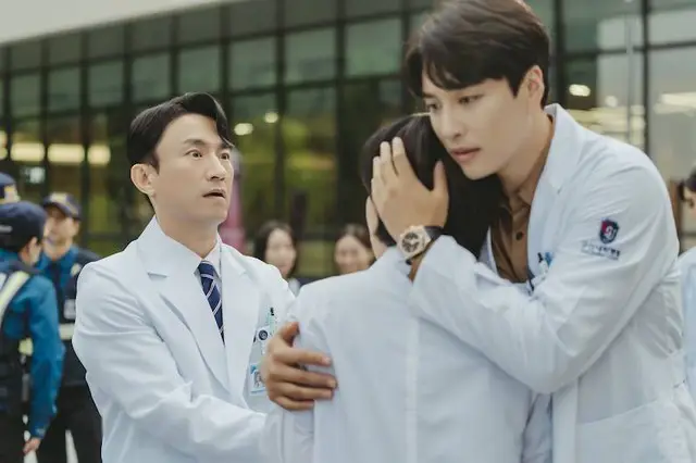 Cuplikan adegan menegangkan dari Doctor Cha episode 3