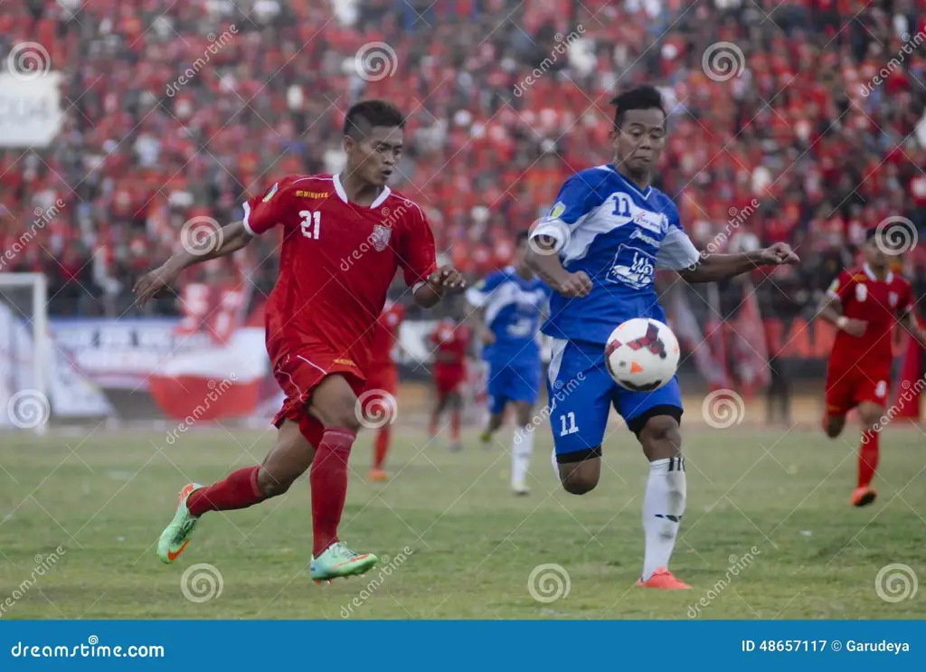 Sorotan pertandingan sepak bola Indonesia yang menampilkan momen giant killing