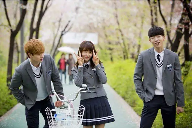 Adegan dramatis dari School 2015