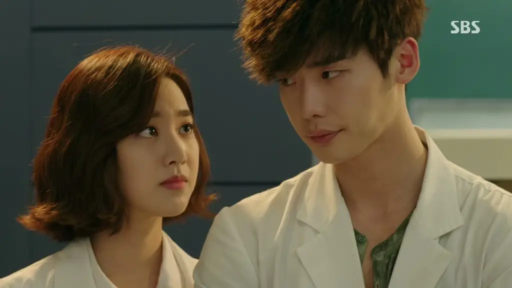 Screenshot adegan menegangkan dari Doctor Stranger episode 8