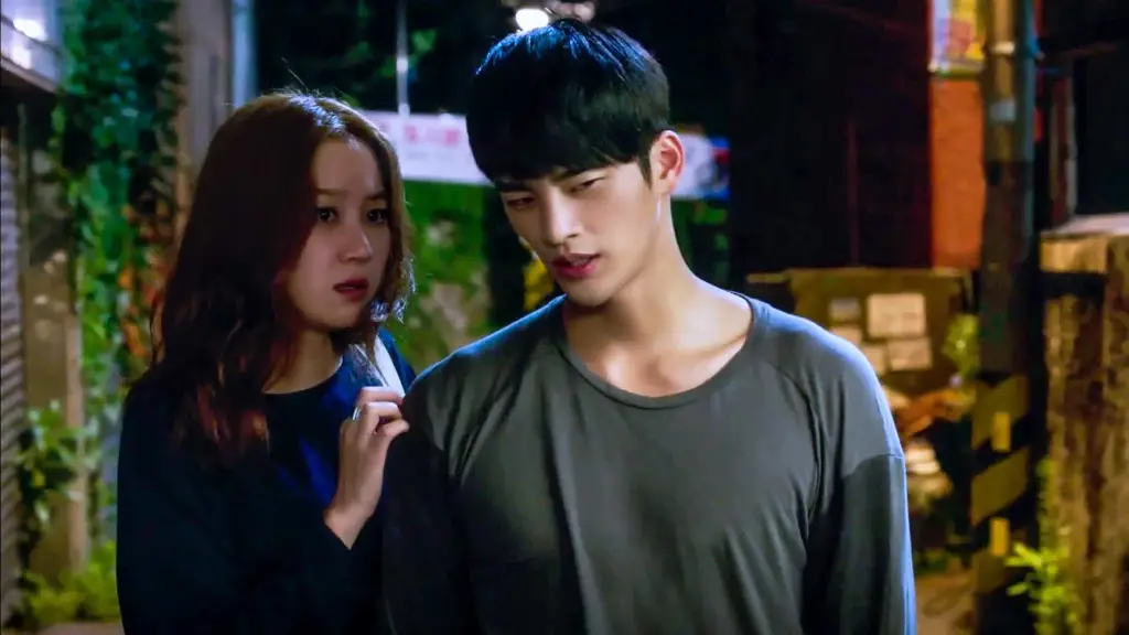 Gambar cuplikan adegan menegangkan dari The Master’s Sun episode 5