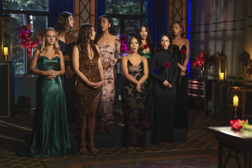 Gambar Rose Ceremony di The Bachelor Season 21 Episode 8