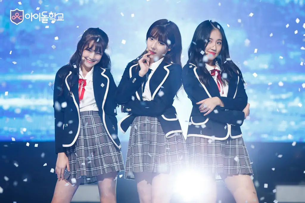 Penampilan final para kontestan Idol School