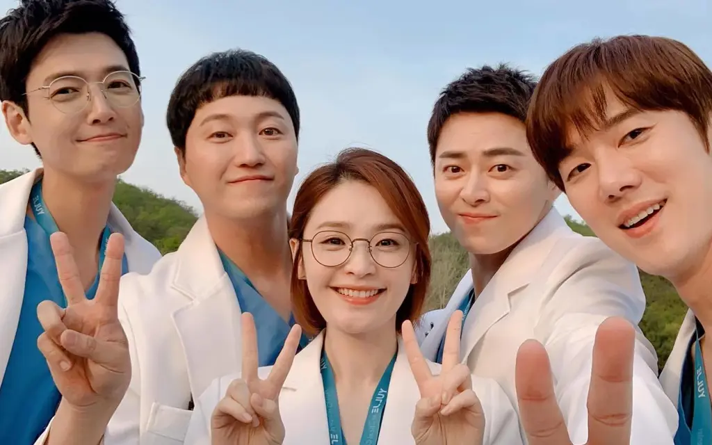 Gambar adegan dari Hospital Playlist Season 2 Episode 4