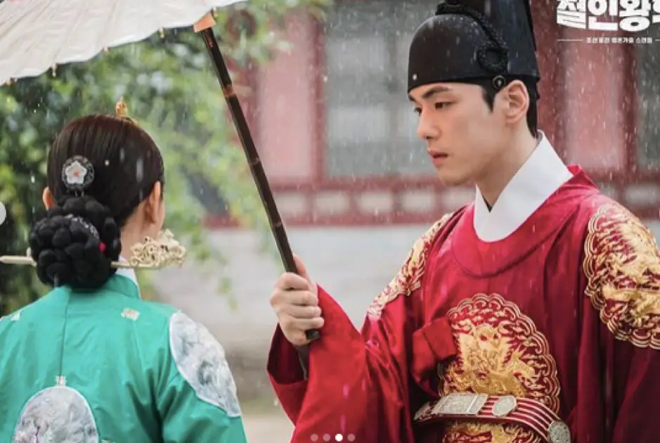 Cuplikan adegan menarik dari Mr. Queen episode 5
