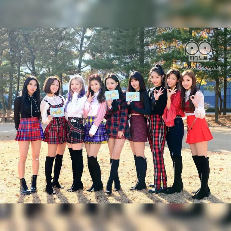 Gambar Twice tampil di acara Running Man