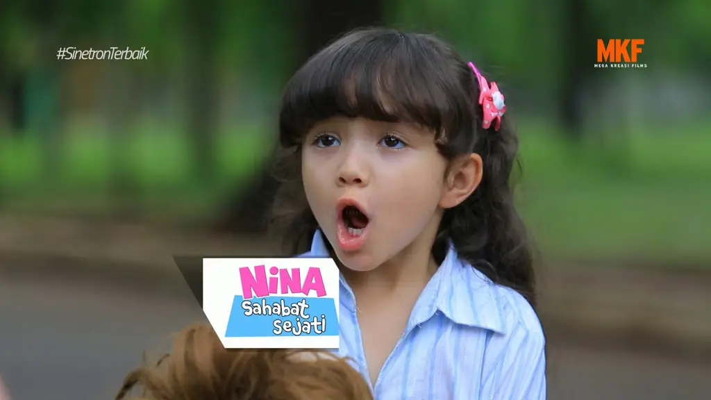 Nina, Tari, dan Lala sedang tertawa bersama