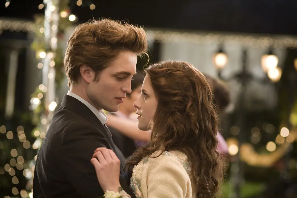 Bella dan Edward dalam film Twilight