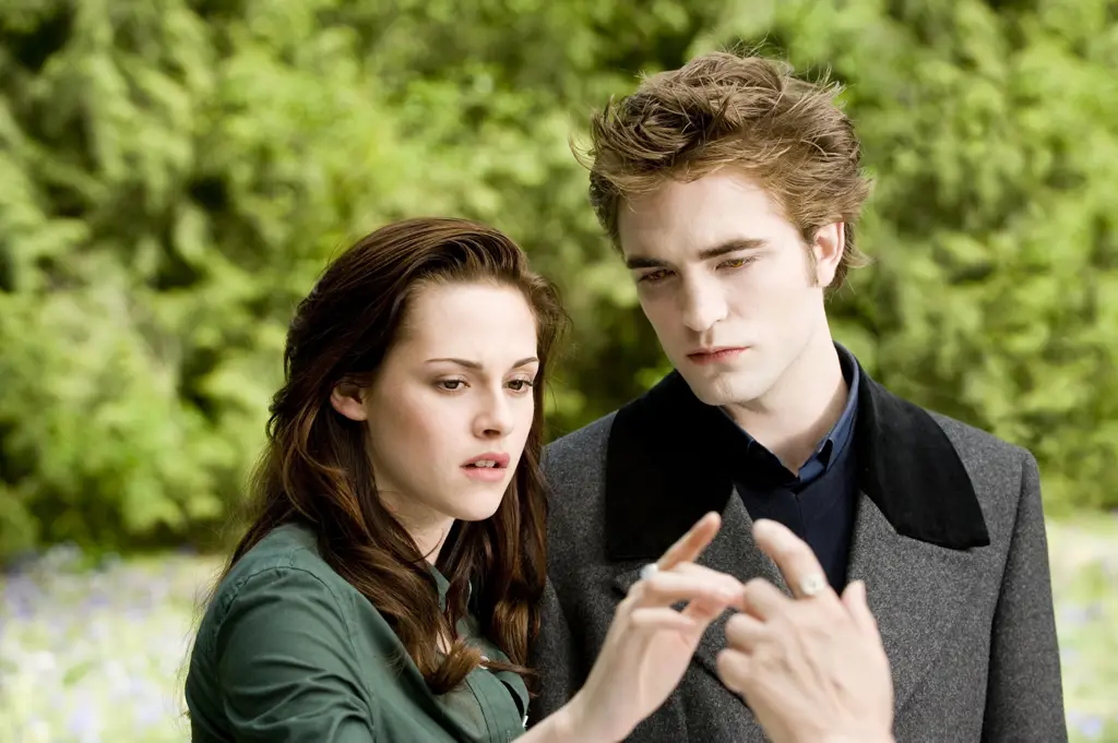 Bella dan Edward dalam film Twilight