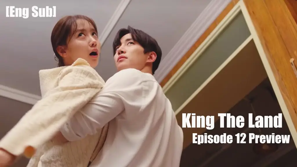 Adegan romantis Gu Won dan Cheon Sa-rang di King the Land episode 14