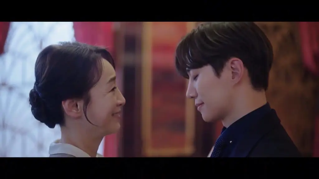 Adegan romantis Gu Won dan Cheon Sa-rang di episode 16 King The Land