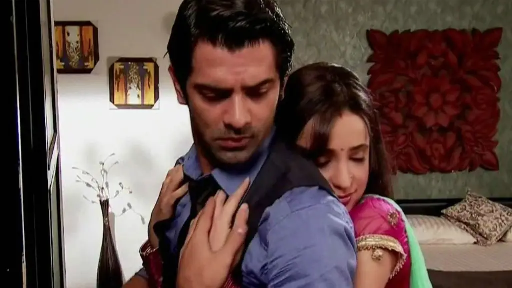 Adegan romantis Khushi dan Arnav