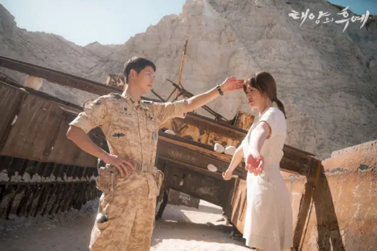 Adegan romantis dari drama Descendants of the Sun