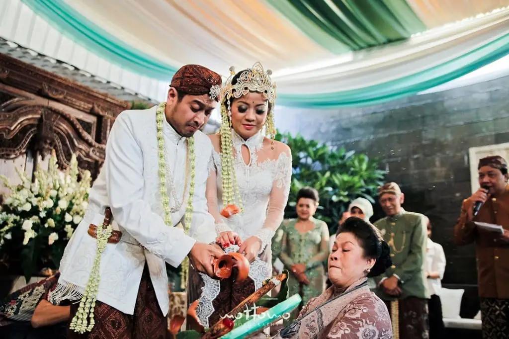 Adegan pernikahan dalam sinetron Pengantin Dini