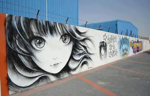 Grafiti anime di dinding yang besar dan mengesankan