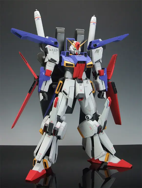 Gambar para karakter utama ZZ Gundam