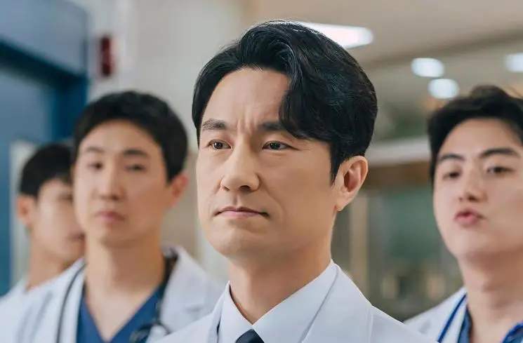 Foto para pemain utama drama Dr. Cha