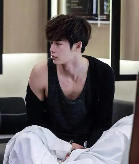 Gambar Park Hoon dalam Doctor Stranger