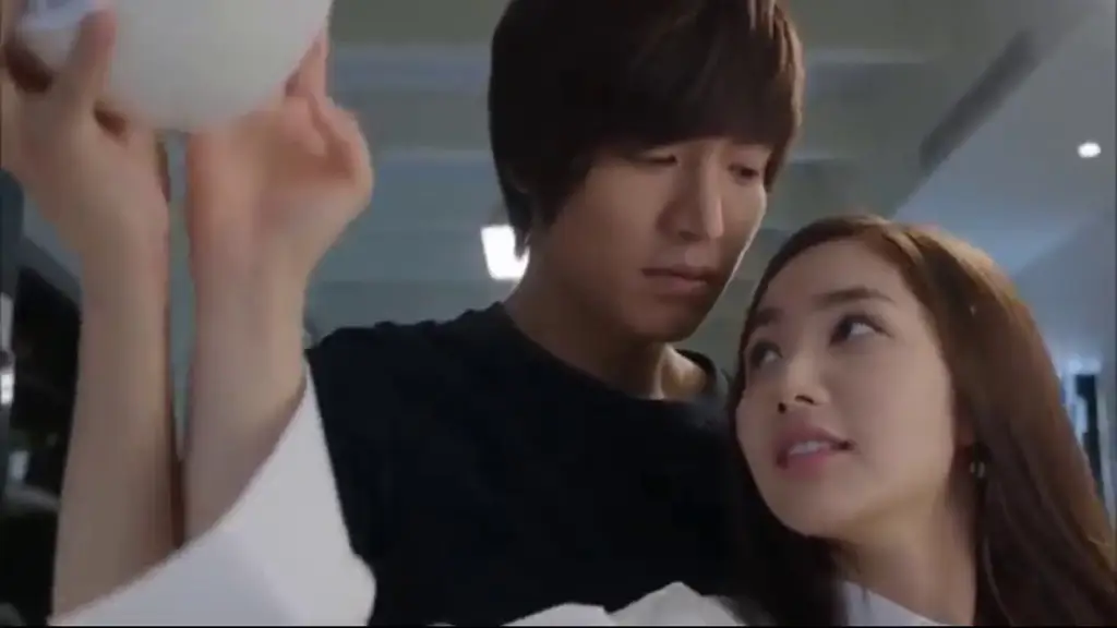 Gambar Park Min Young sebagai Kim Nana dalam City Hunter