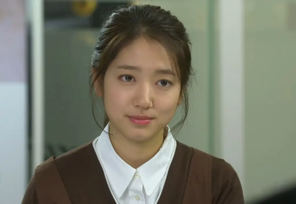 Park Shin Hye sebagai Cha Eun Sang dalam drama The Heirs