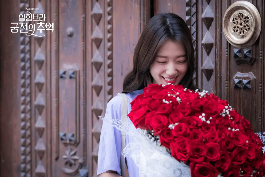 Park Shin Hye sebagai Jung Hee-joo dalam Memories of the Alhambra