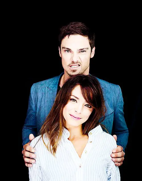 Foto Kristin Kreuk dan Jay Ryan sebagai Catherine dan Vincent