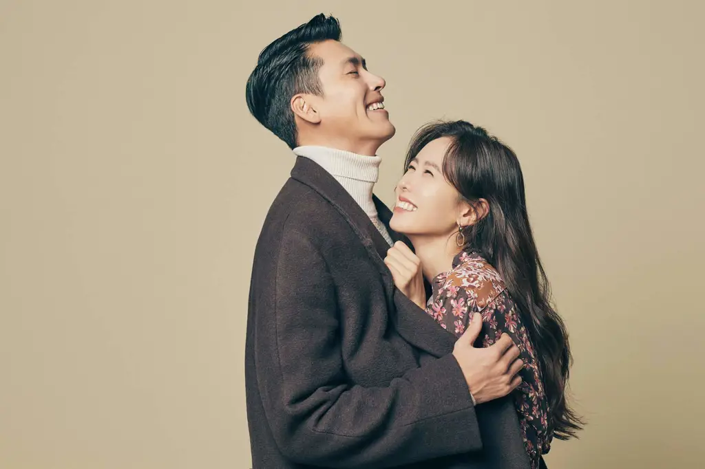 Foto Son Ye-jin dan Hyun Bin di Crash Landing on You