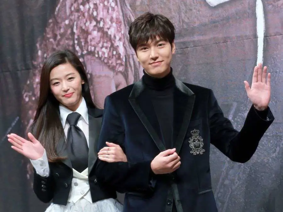 Adegan romantis Lee Min Ho dan Jun Ji Hyun