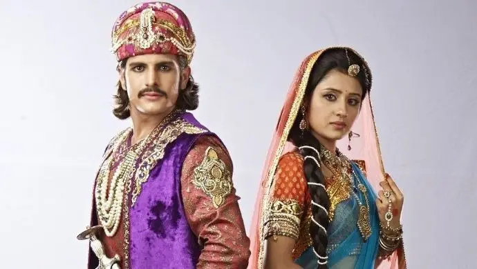 Paridhi Sharma dan Rajat Tokas sebagai Jodha dan Akbar